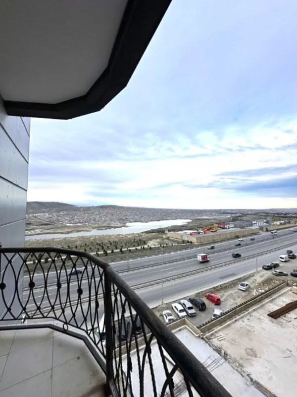 Satılır 3 otaqlı mənzil 140 m²