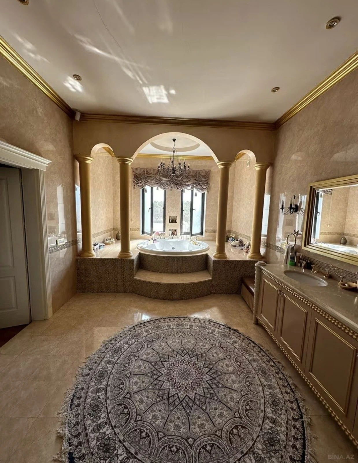 Kirayə verilir 6 otaqlı həyət evi 360 m²