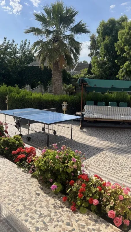 Kirayə verilir 6 otaqlı həyət evi 360 m²