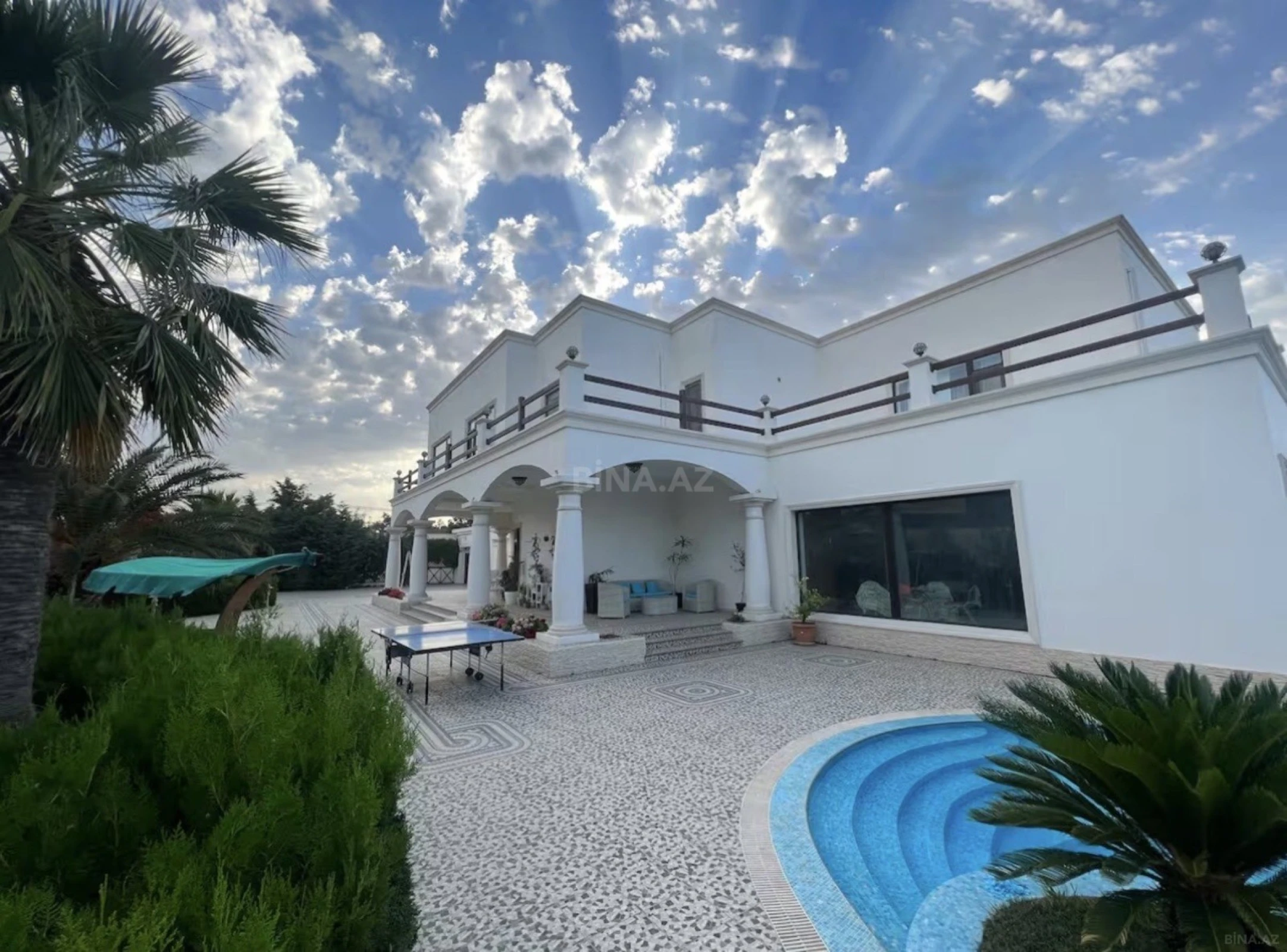 Kirayə verilir 6 otaqlı həyət evi 360 m²