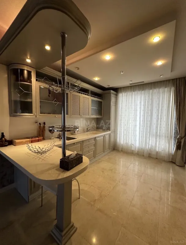 Kirayə verilir 6 otaqlı həyət evi 360 m²