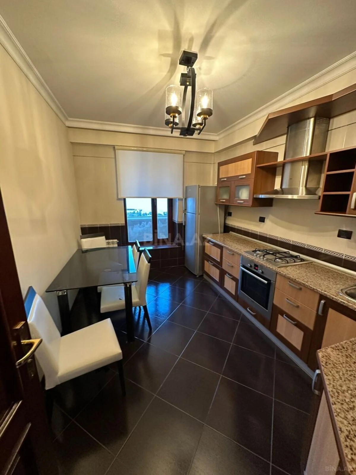 Kirayə verilir 3 otaqlı mənzil 145 m²
