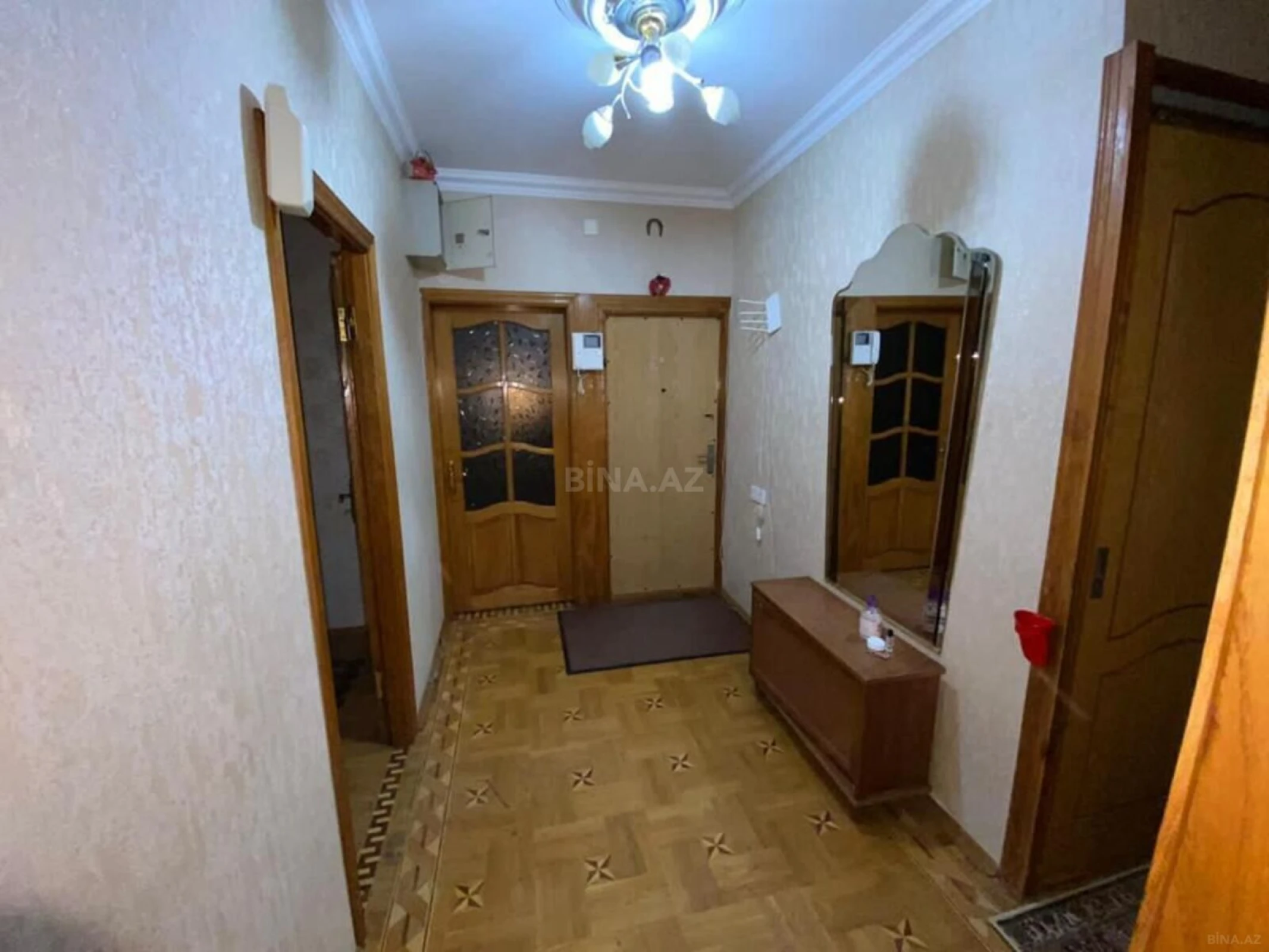 Satılır 5 otaqlı mənzil 110 m²