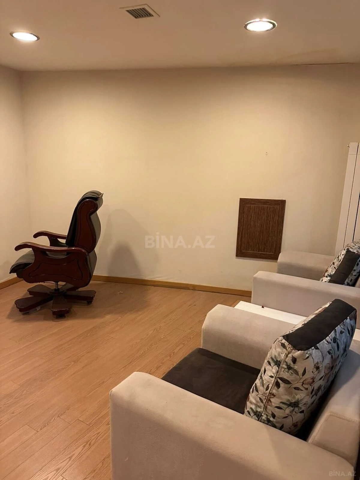 Kirayə verilir 5 otaqlı ofis 230 m²