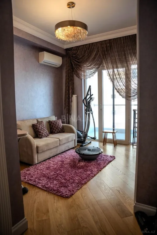 Satılır 5 otaqlı mənzil 228 m²
