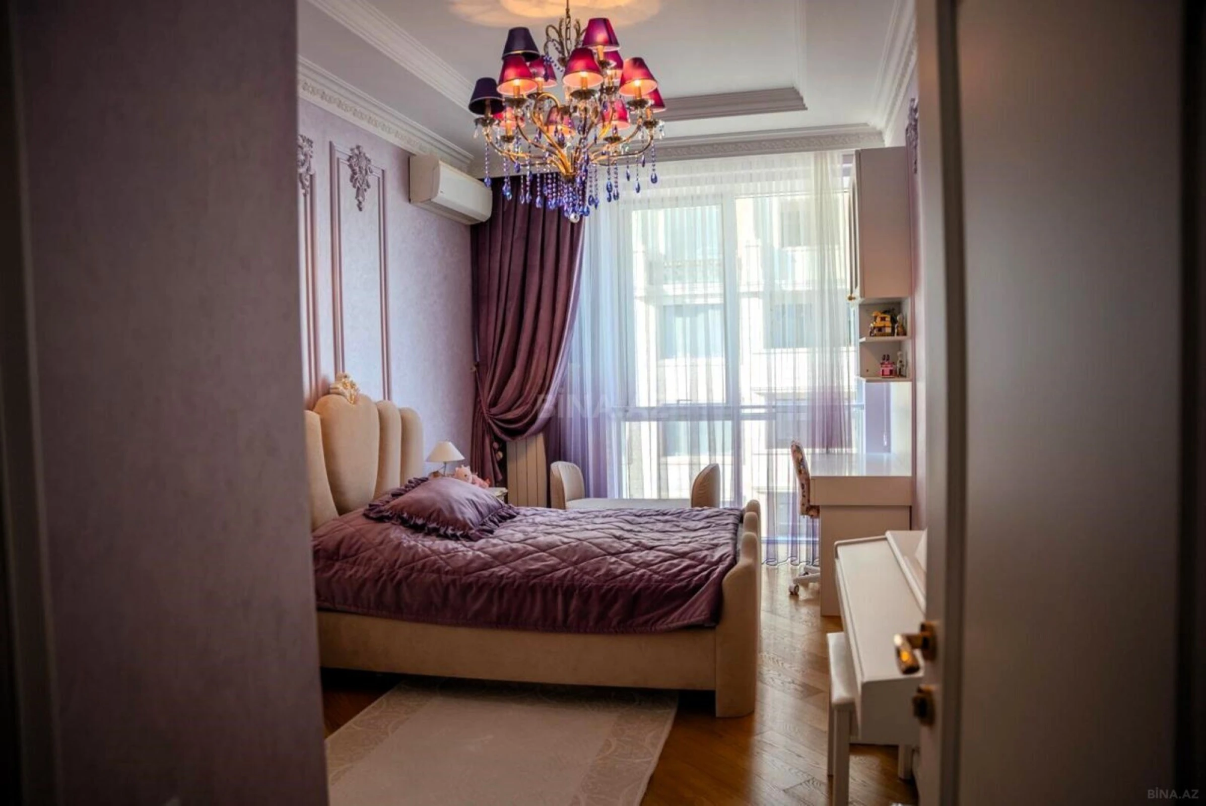 Satılır 5 otaqlı mənzil 228 m²