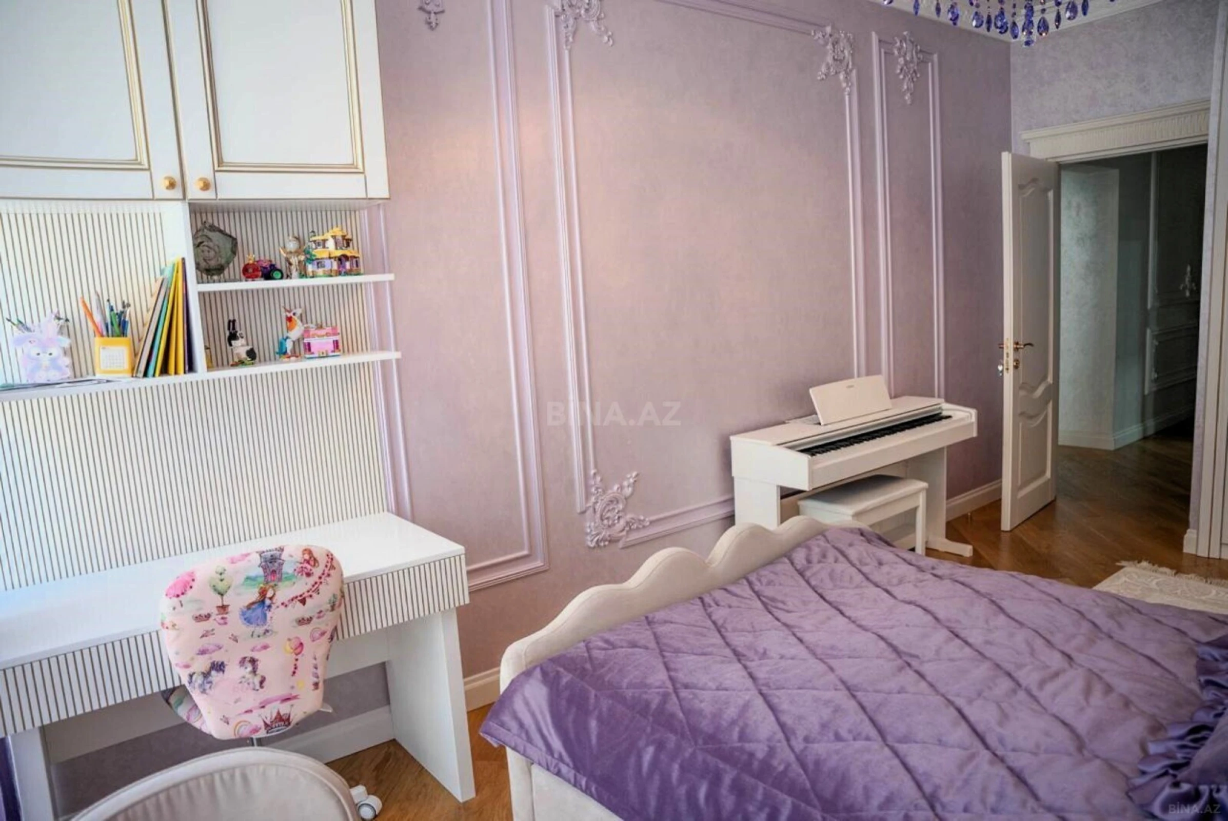 Satılır 5 otaqlı mənzil 228 m²