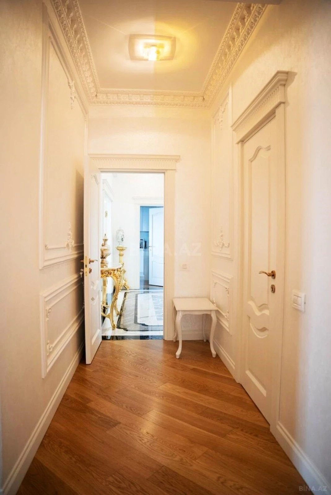 Satılır 5 otaqlı mənzil 228 m²