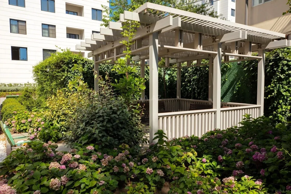 Satılır 5 otaqlı mənzil 228 m²