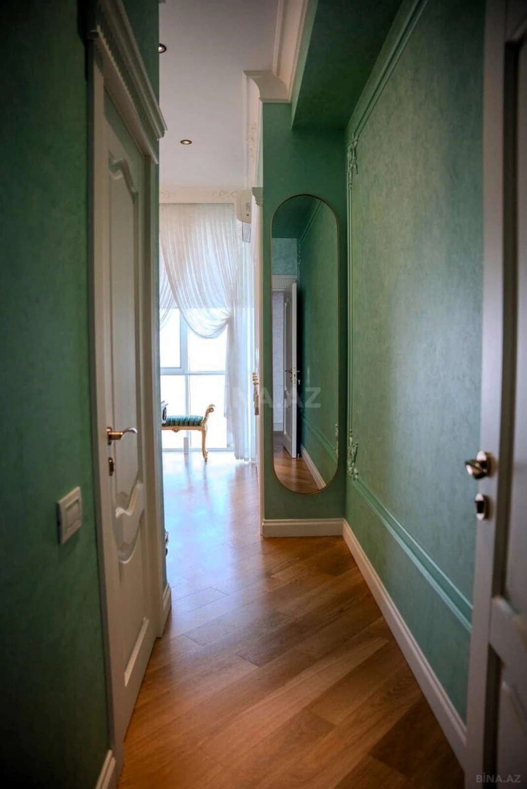 Satılır 5 otaqlı mənzil 228 m²