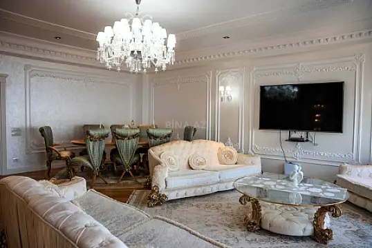 Satılır 5 otaqlı mənzil 228 m²