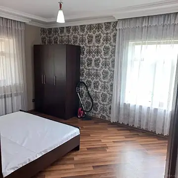 Kirayə verilir 5 otaqlı həyət evi 100 m²