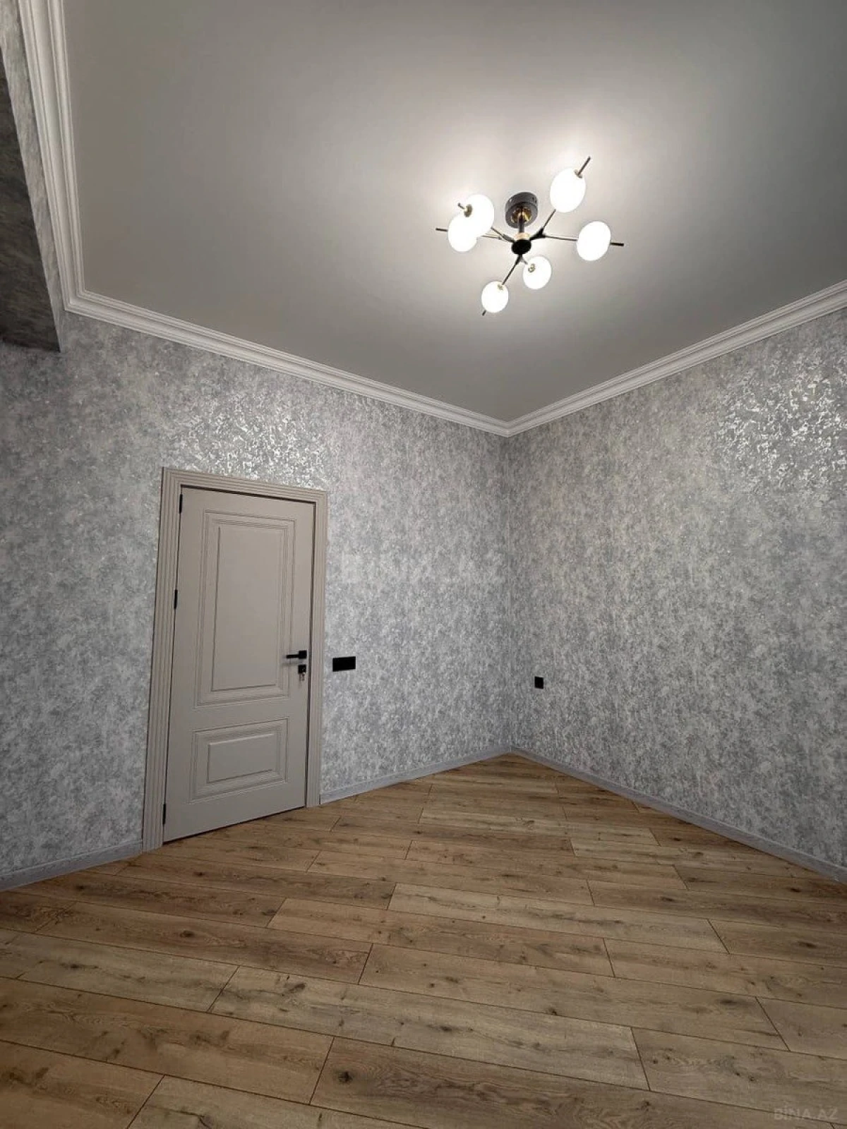 Satılır 2 otaqlı mənzil 73 m²