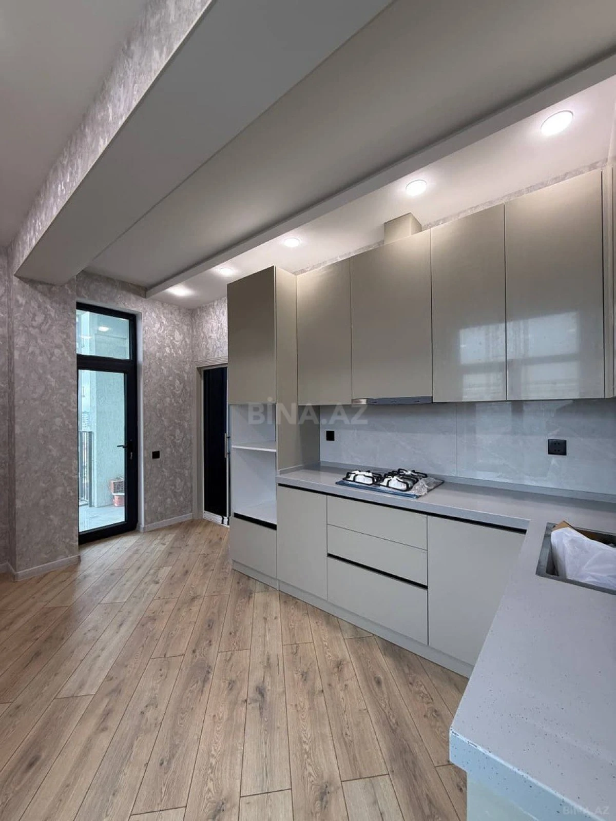 Satılır 2 otaqlı mənzil 73 m²