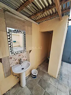 Satılır 5 otaqlı həyət evi 140 m²