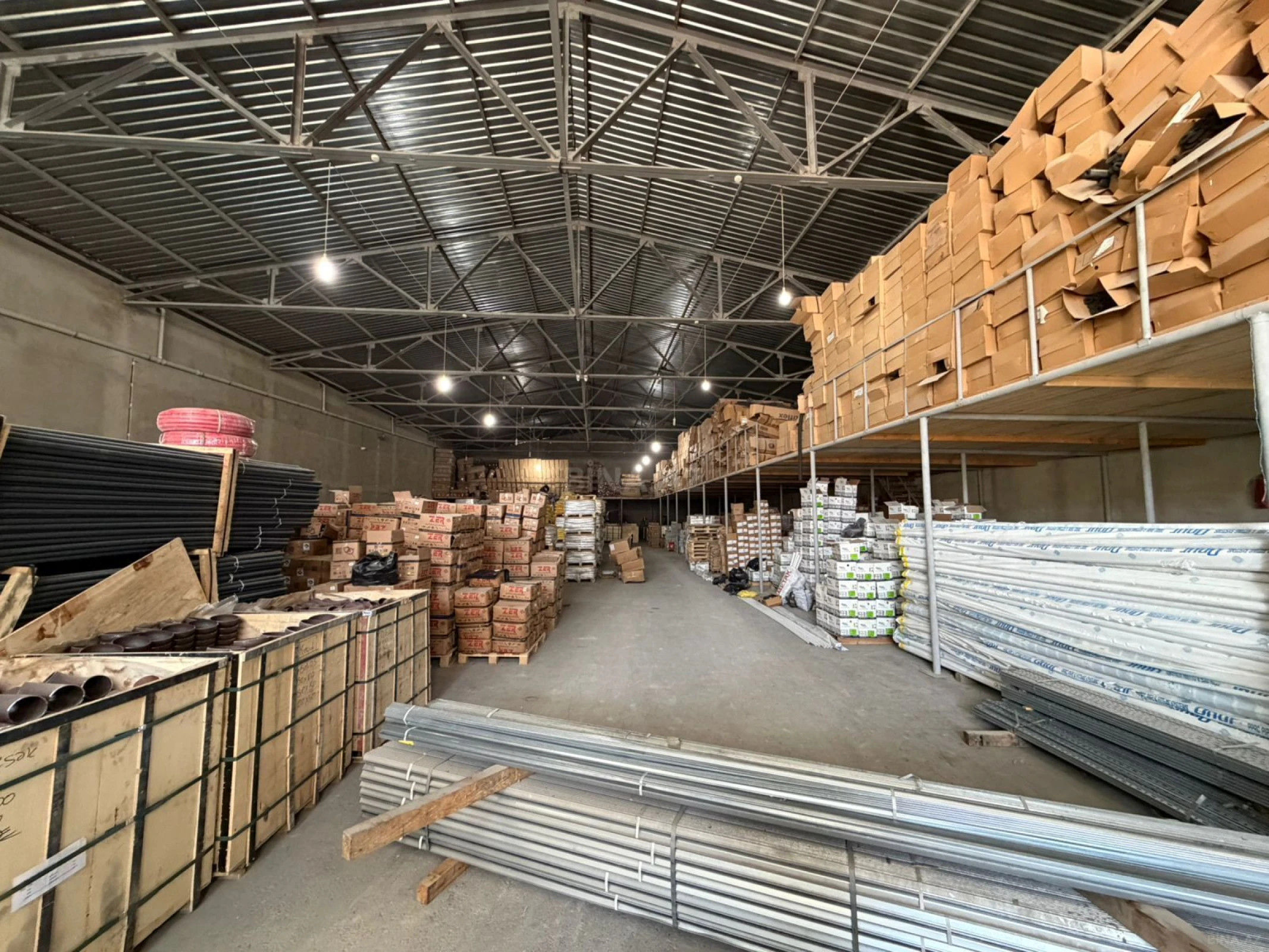 Kirayə verilir obyekt 1400 m²