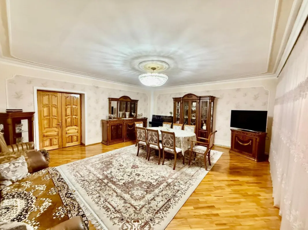 Satılır 4 otaqlı mənzil 100 m²