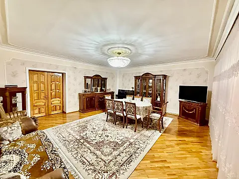 Satılır 4 otaqlı mənzil 100 m²