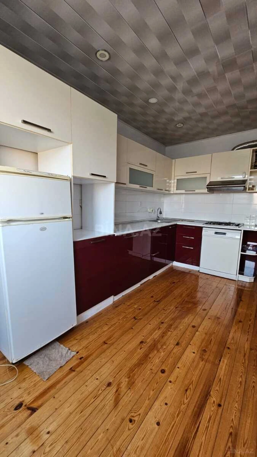 Kirayə verilir 2 otaqlı mənzil 56 m²