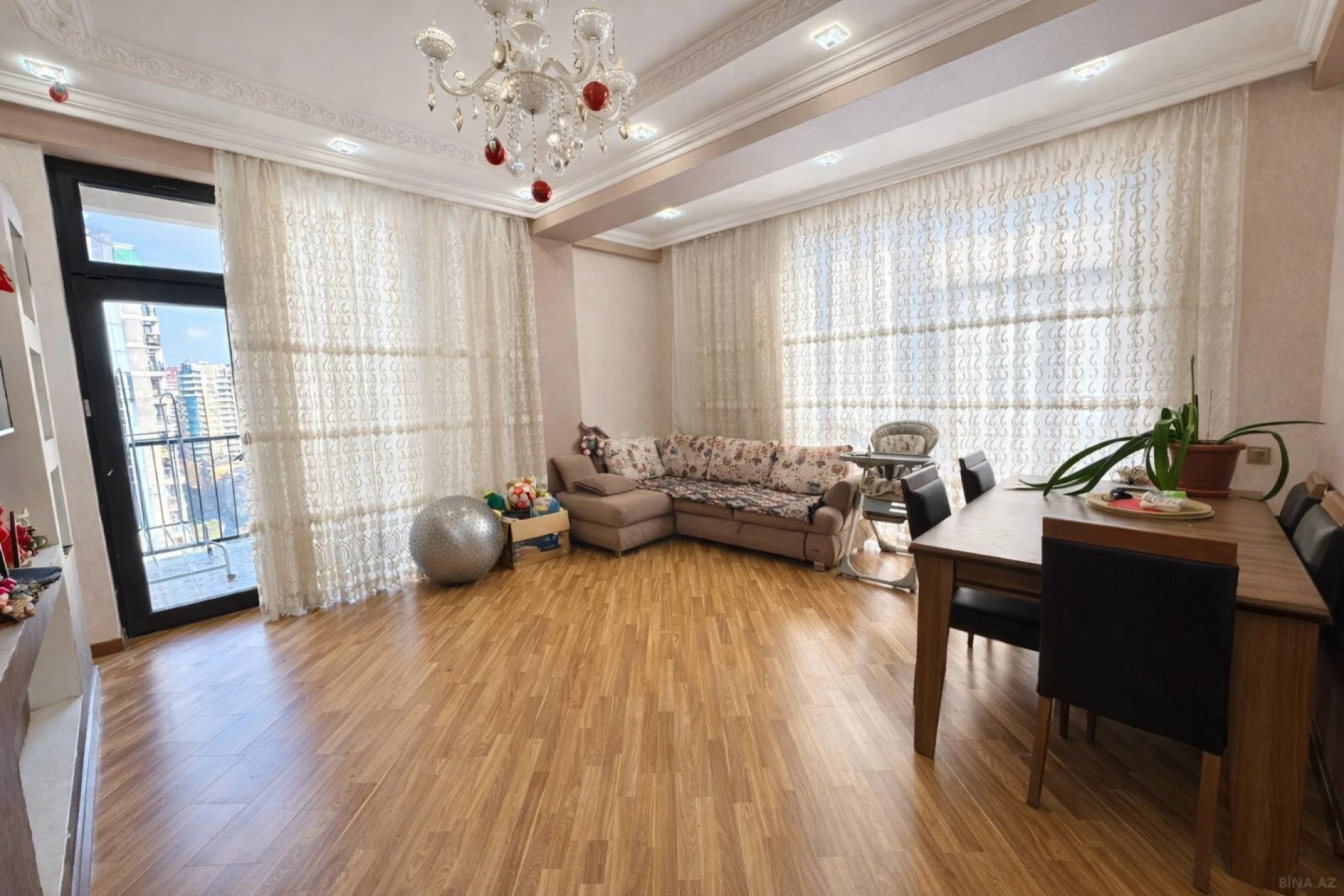 Satılır 3 otaqlı mənzil 96 m²