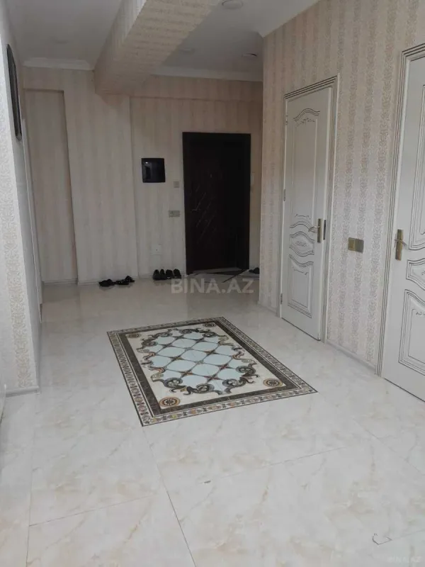 Satılır 3 otaqlı mənzil 138 m²