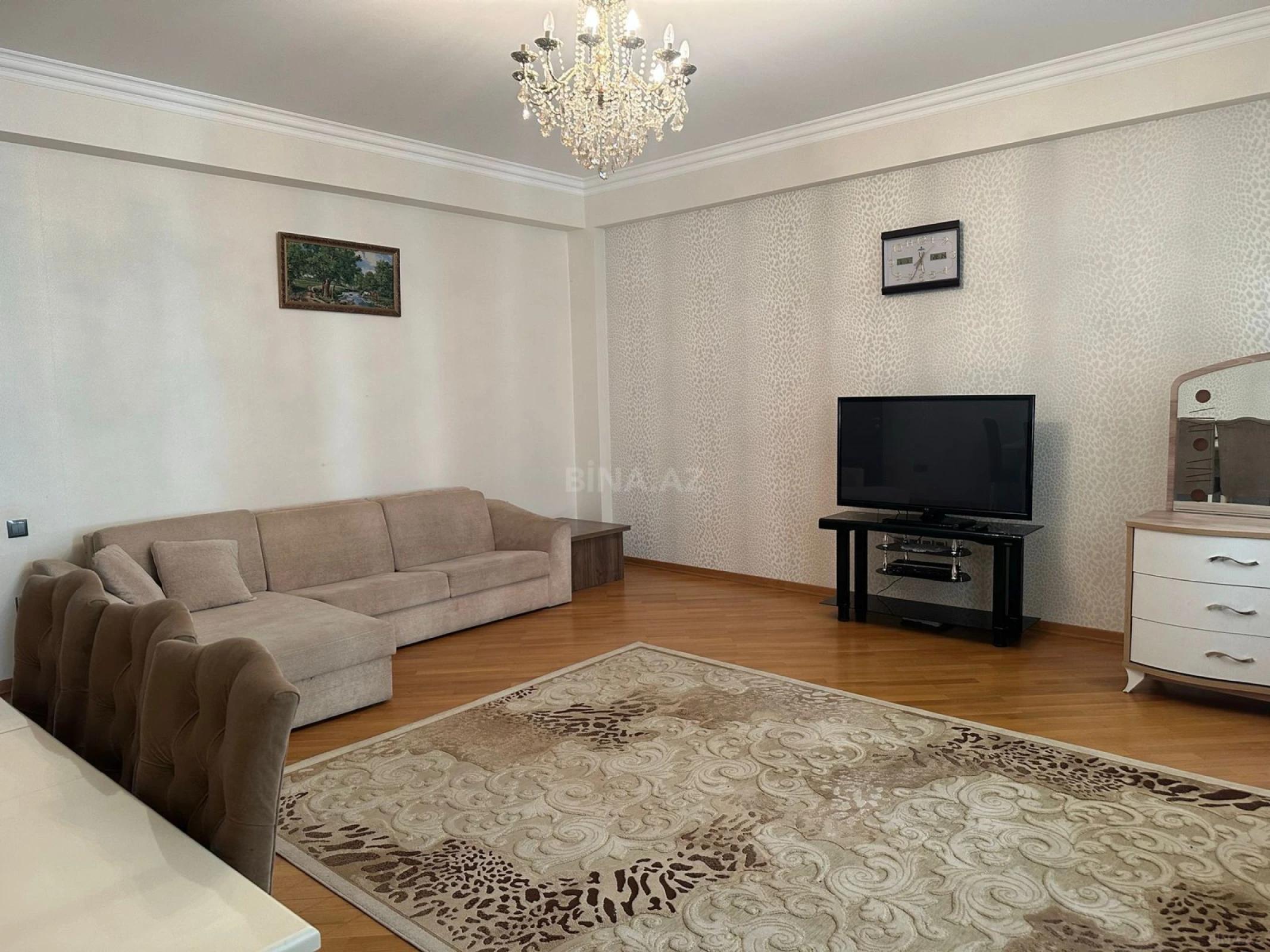 Kirayə verilir 2 otaqlı mənzil 105 m²
