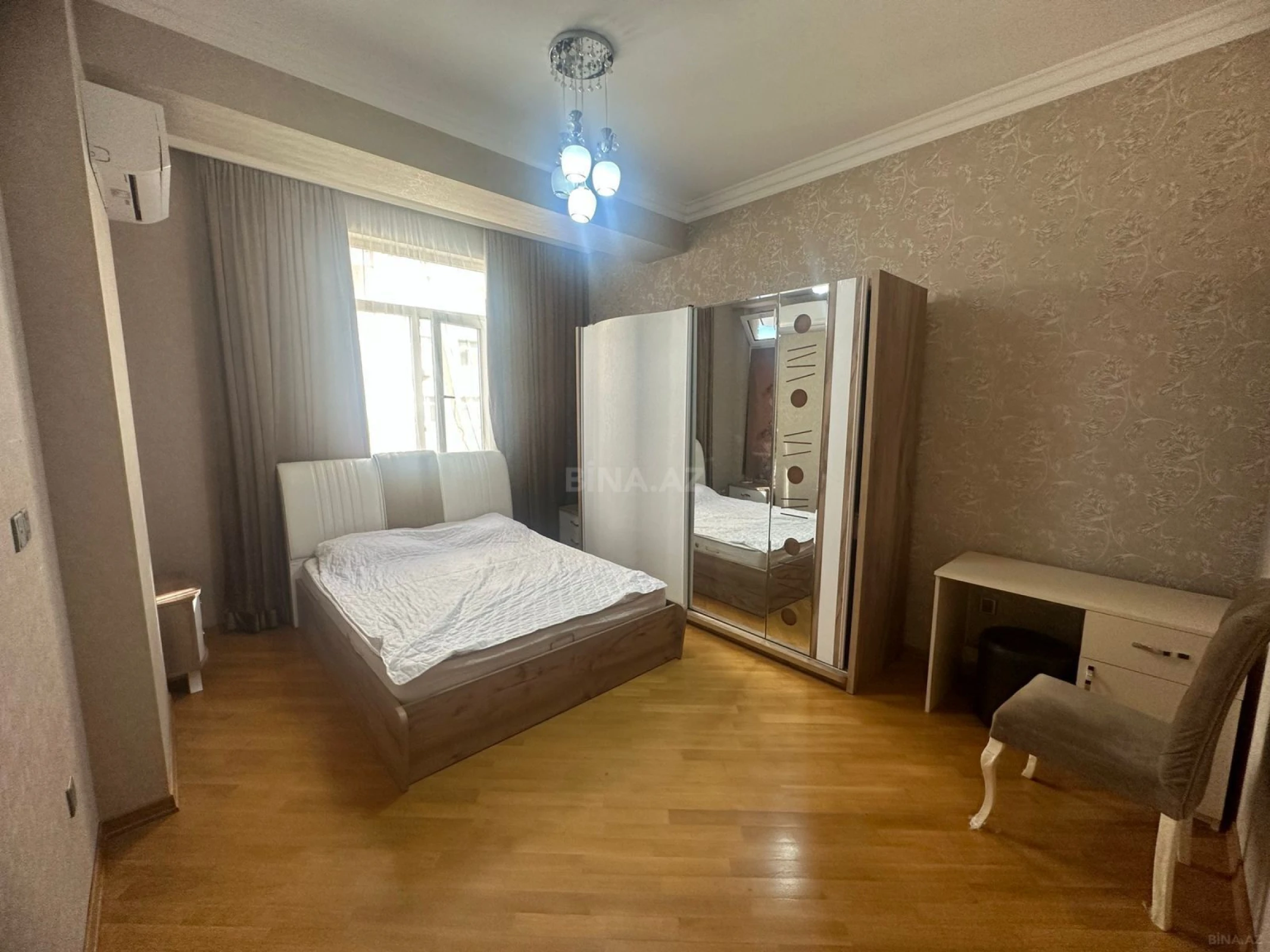 Kirayə verilir 2 otaqlı mənzil 105 m²