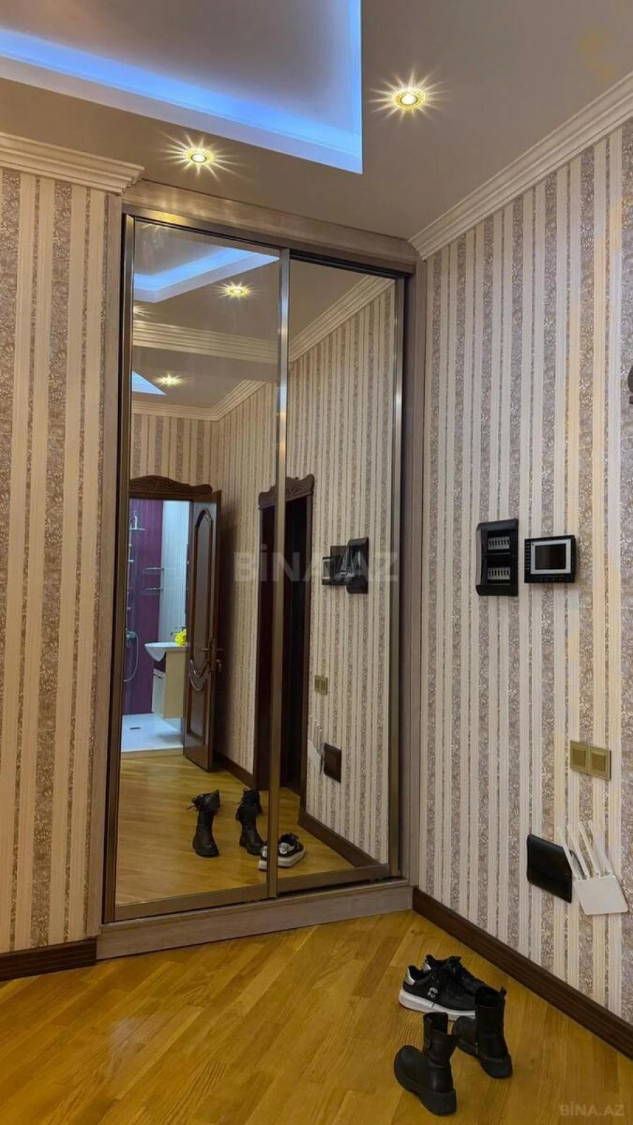 Kirayə verilir 2 otaqlı mənzil 115 m²