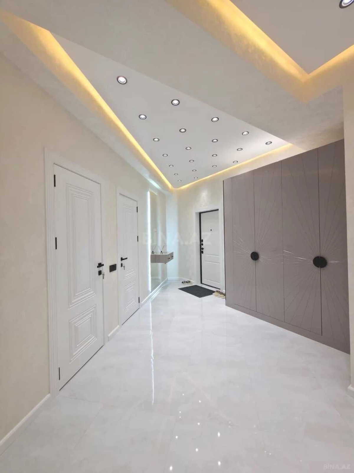 Satılır 3 otaqlı mənzil 109 m²