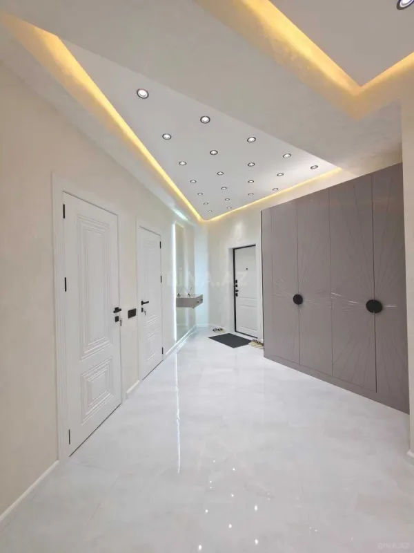 Satılır 3 otaqlı mənzil 109 m²