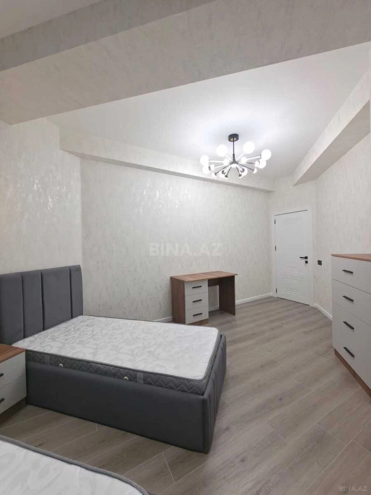 Satılır 3 otaqlı mənzil 109 m²