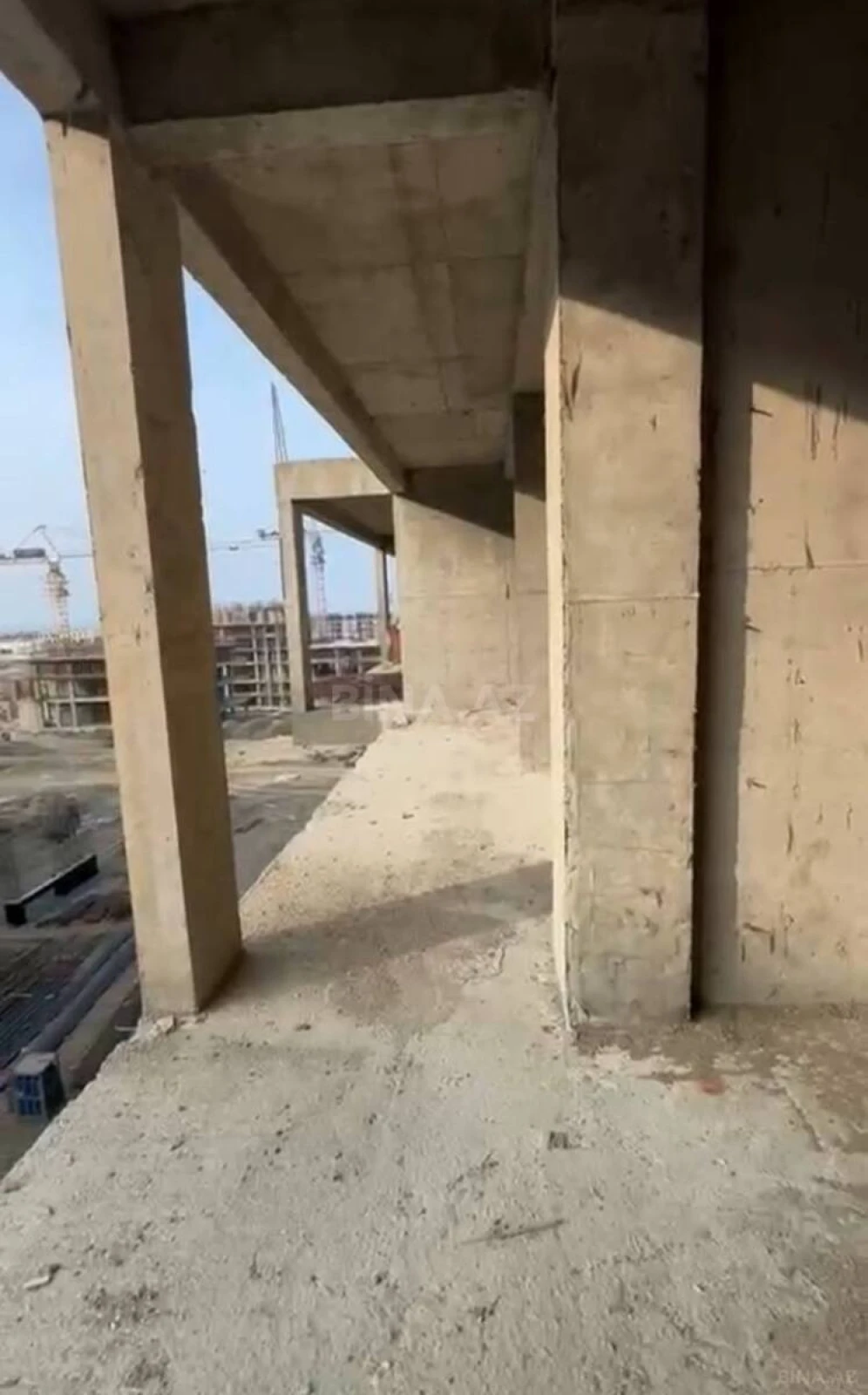 Satılır 3 otaqlı mənzil 134 m²