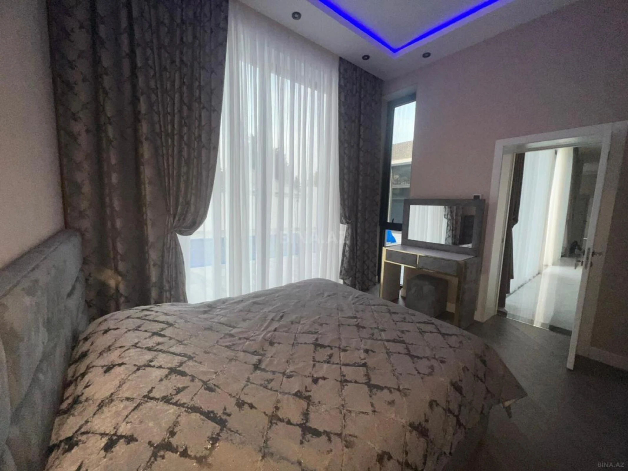 Kirayə verilir 12 otaqlı həyət evi 1200 m²