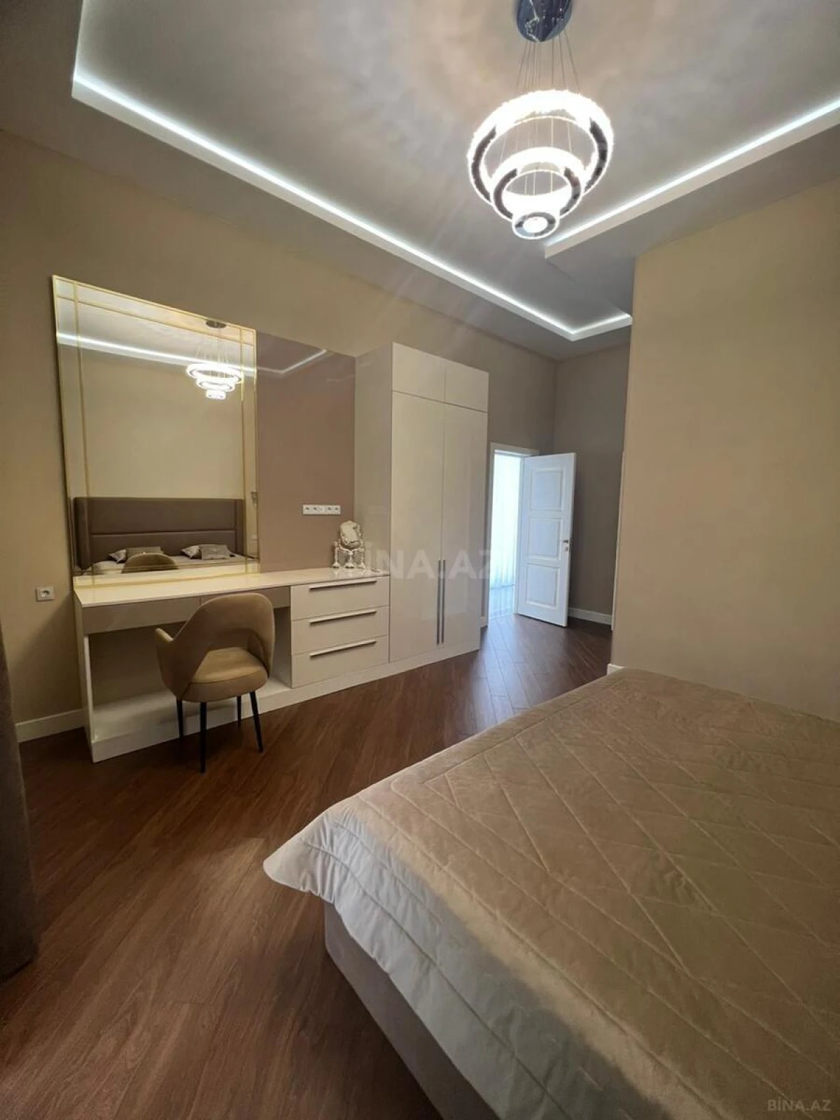 Kirayə verilir 12 otaqlı həyət evi 1200 m²