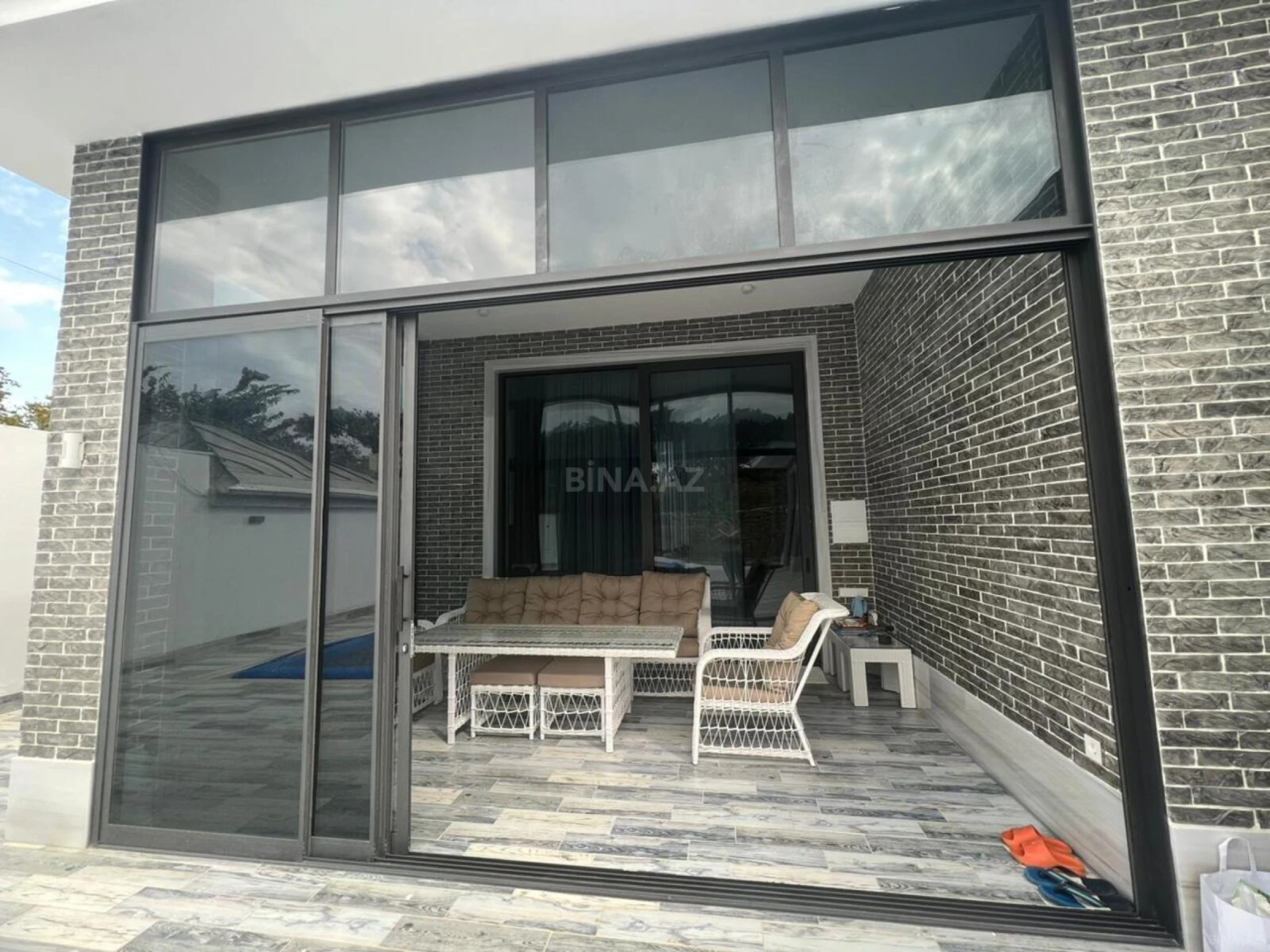 Kirayə verilir 12 otaqlı həyət evi 1200 m²