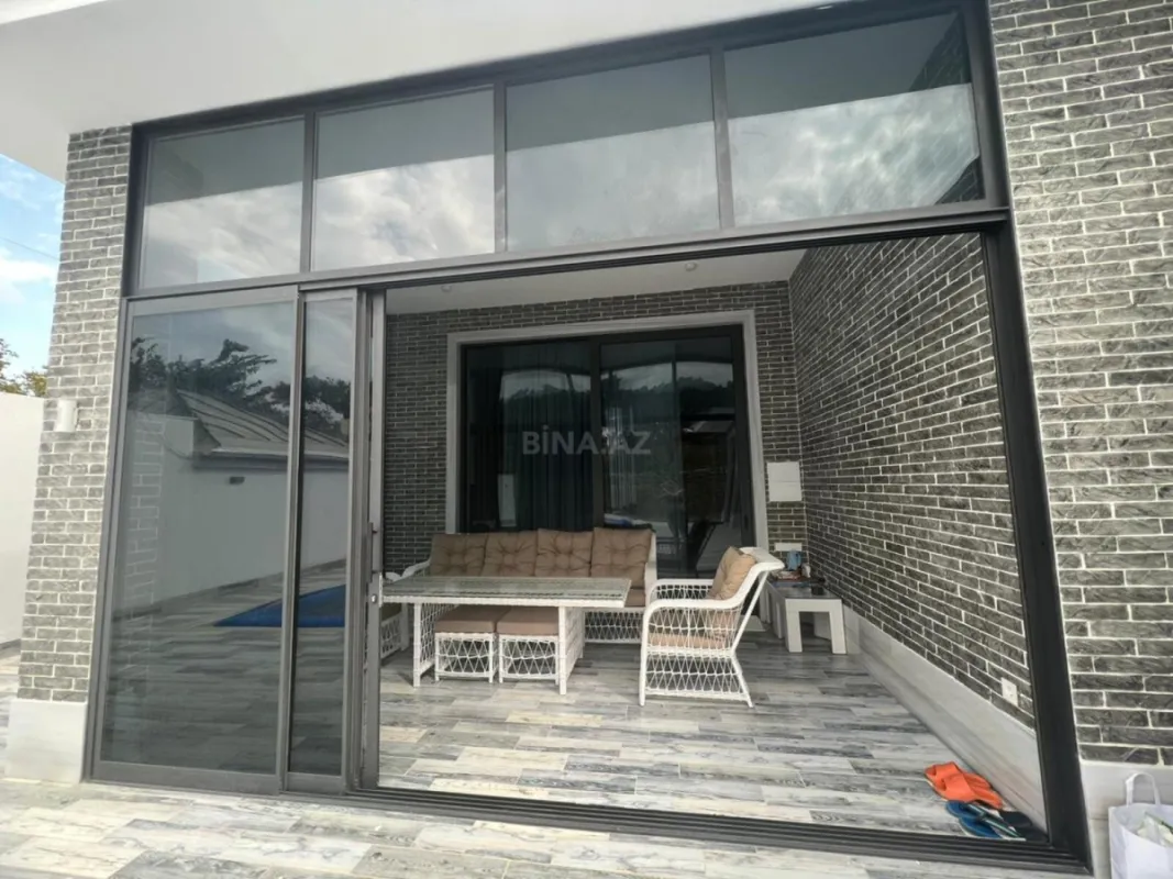 Kirayə verilir 12 otaqlı həyət evi 1200 m²