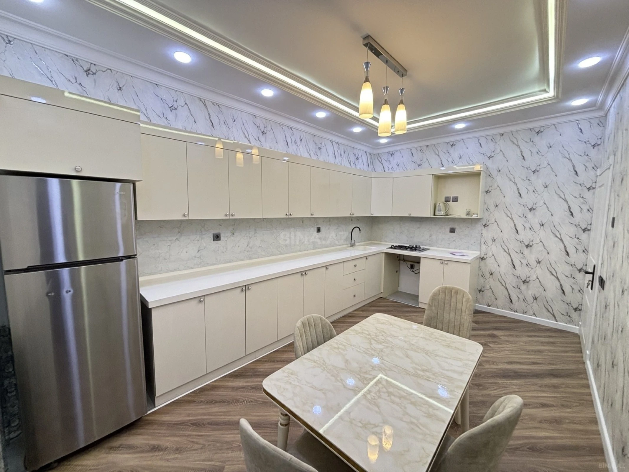 Satılır 2 otaqlı mənzil 100 m²