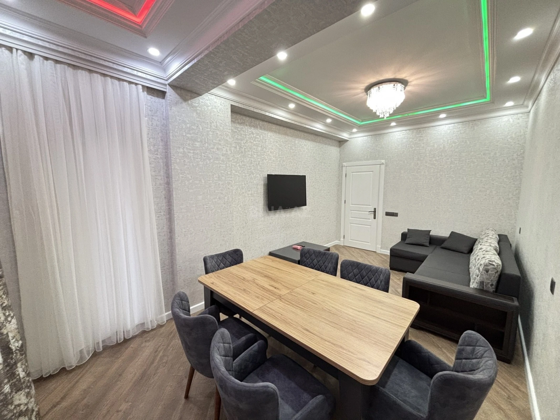 Satılır 2 otaqlı mənzil 100 m²
