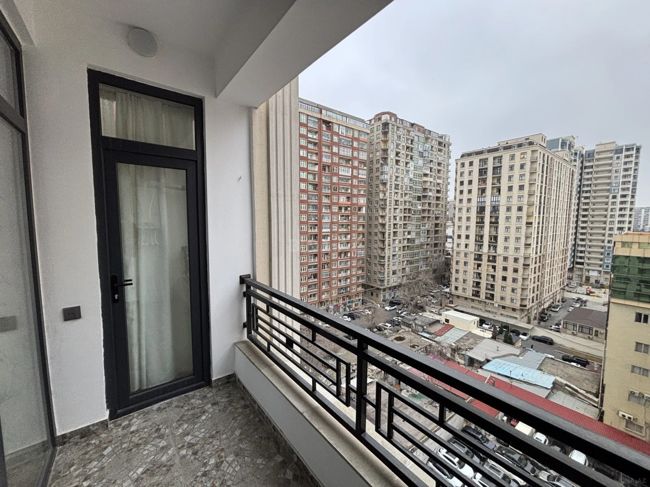 Satılır 2 otaqlı mənzil 100 m²