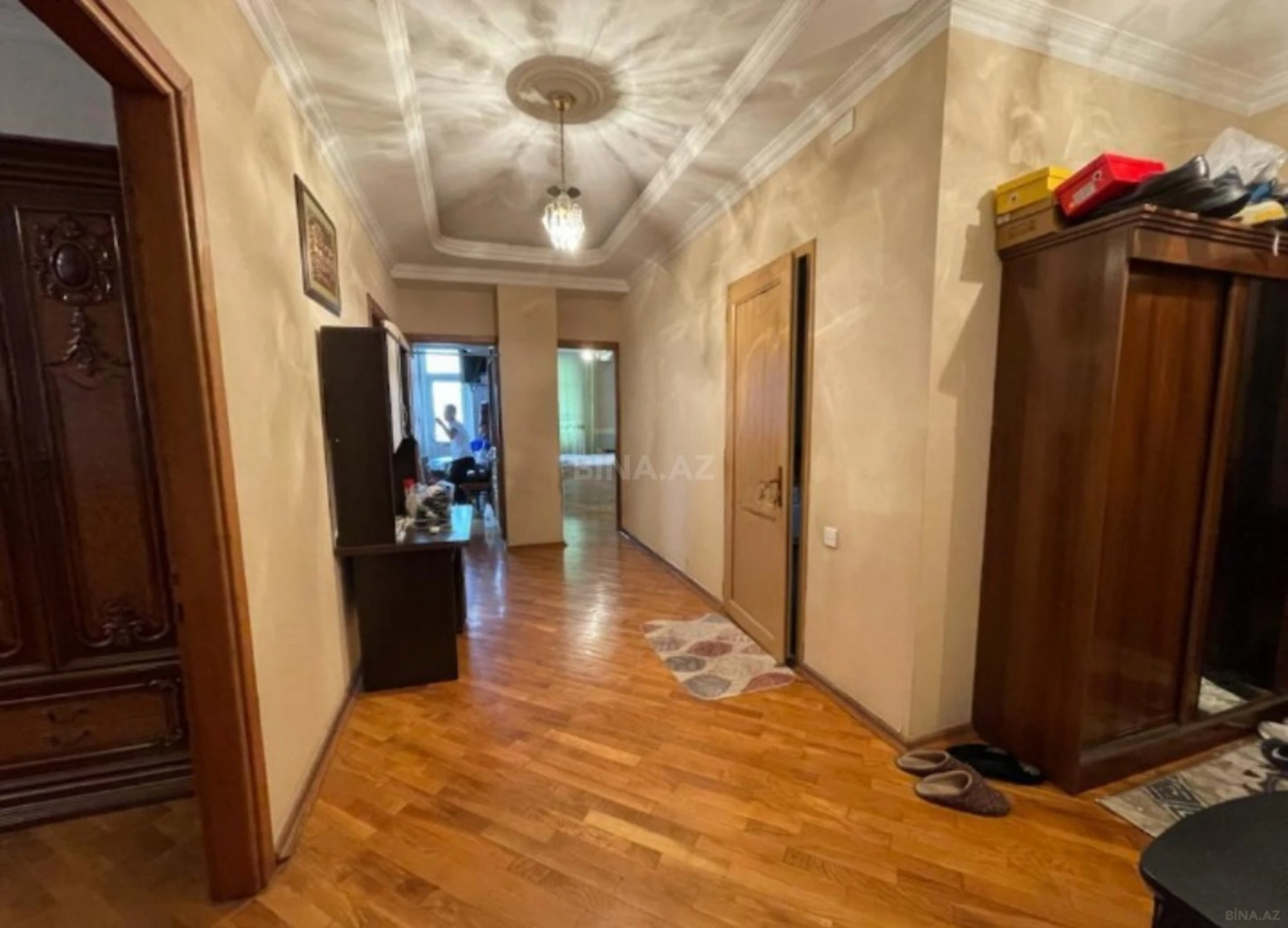 Satılır 4 otaqlı mənzil 156 m²