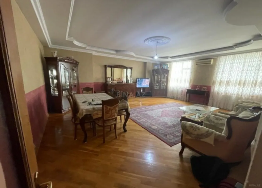 Satılır 4 otaqlı mənzil 156 m²