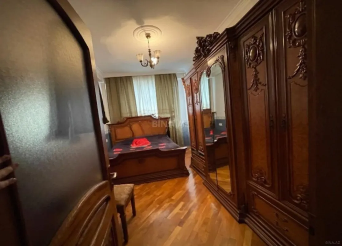 Satılır 4 otaqlı mənzil 156 m²