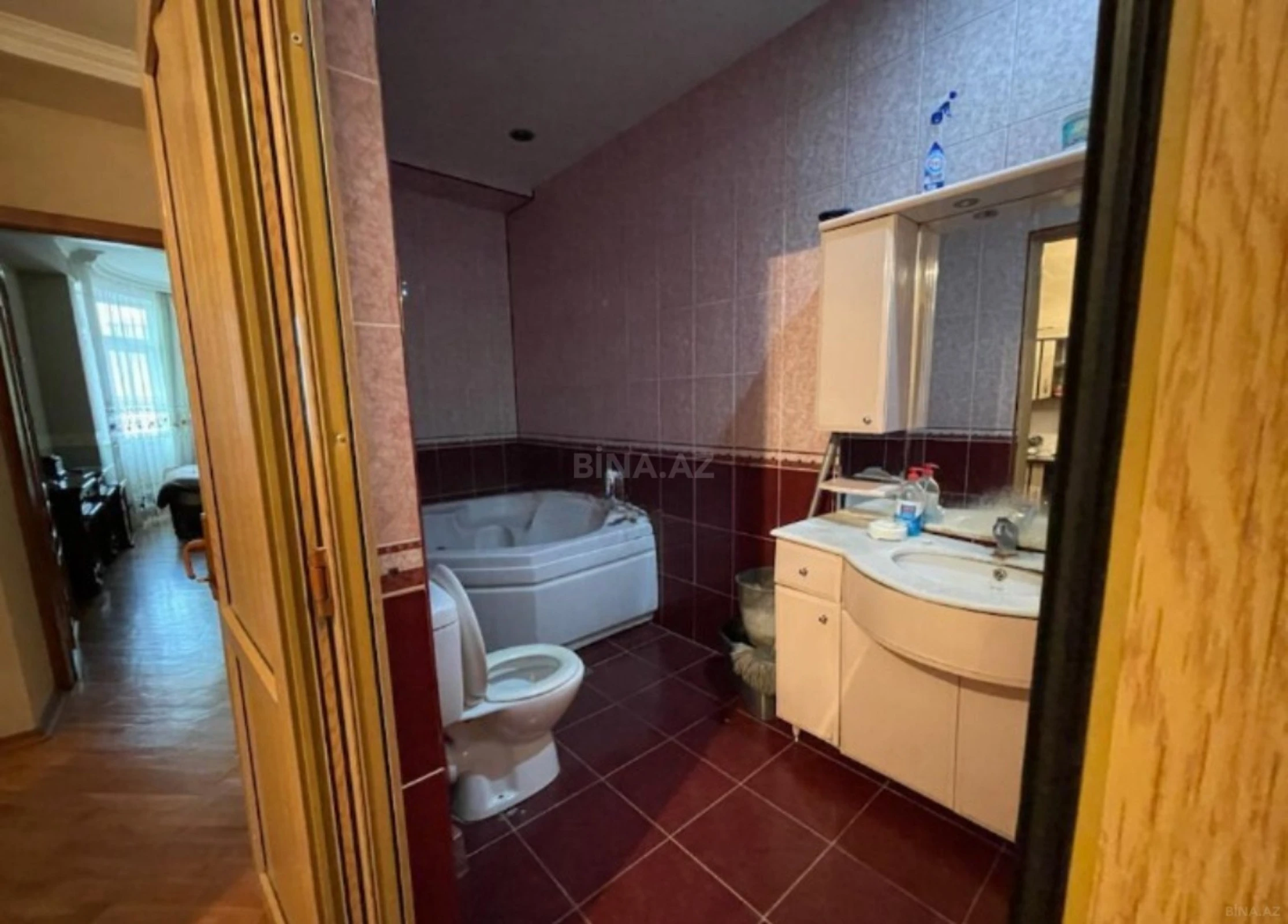 Satılır 4 otaqlı mənzil 156 m²