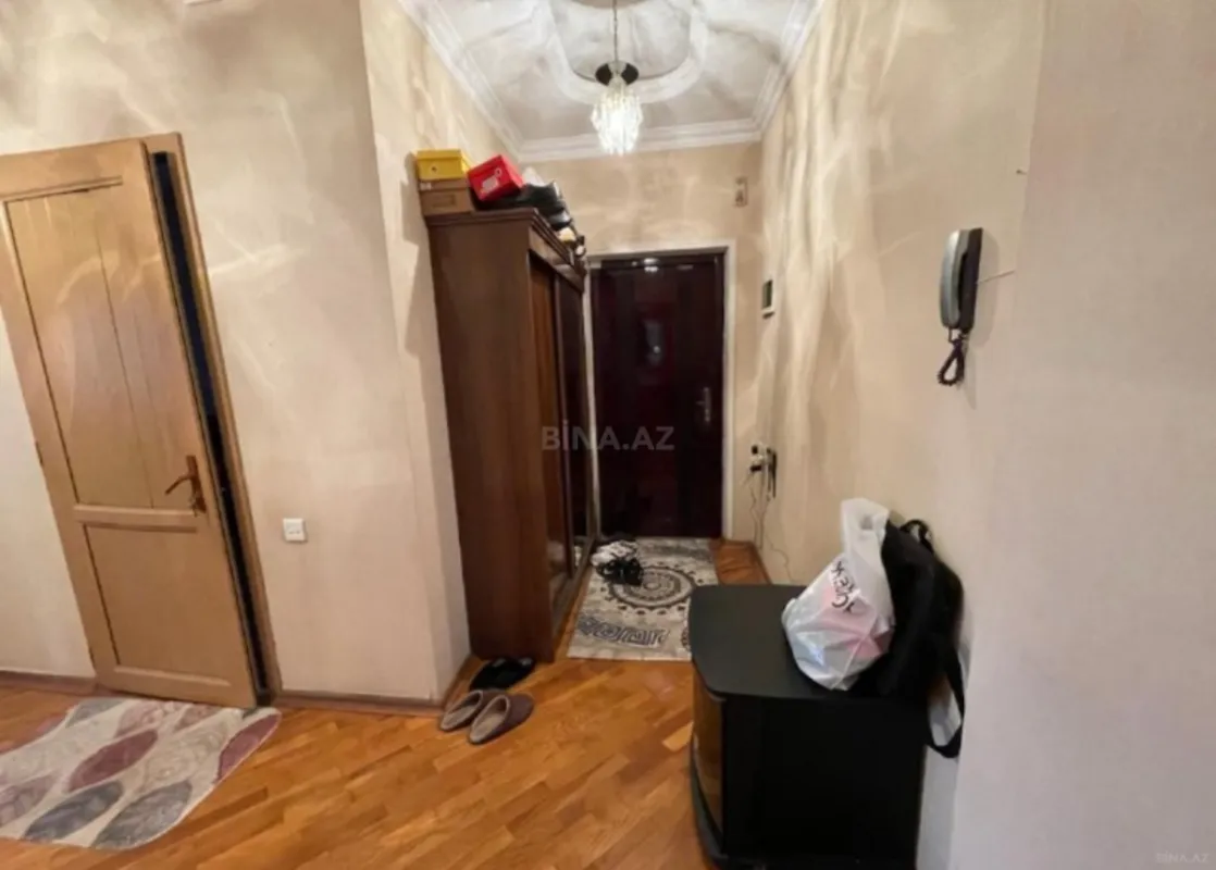 Satılır 4 otaqlı mənzil 156 m²