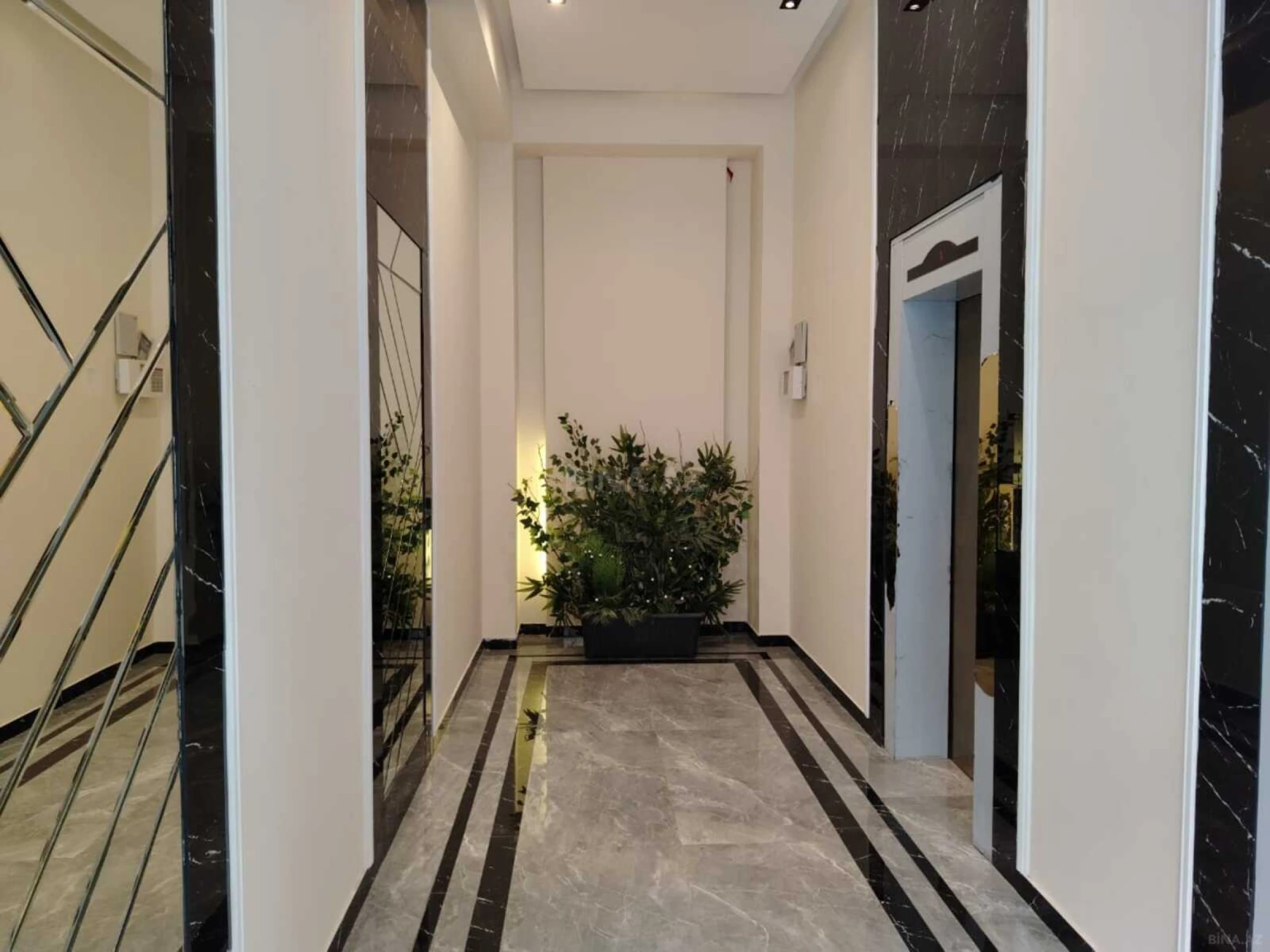 Satılır 3 otaqlı mənzil 163 m²