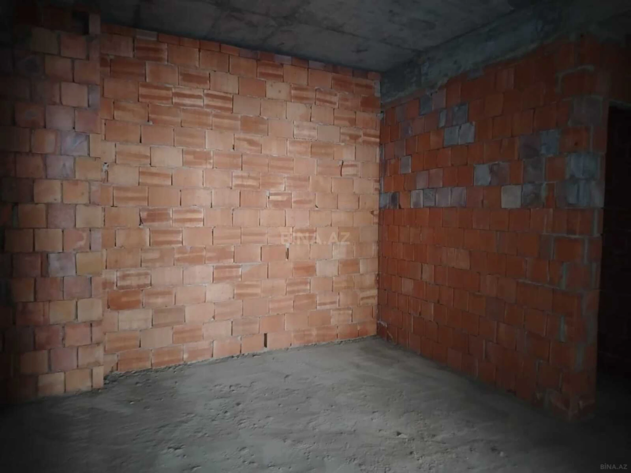 Satılır 3 otaqlı mənzil 163 m²