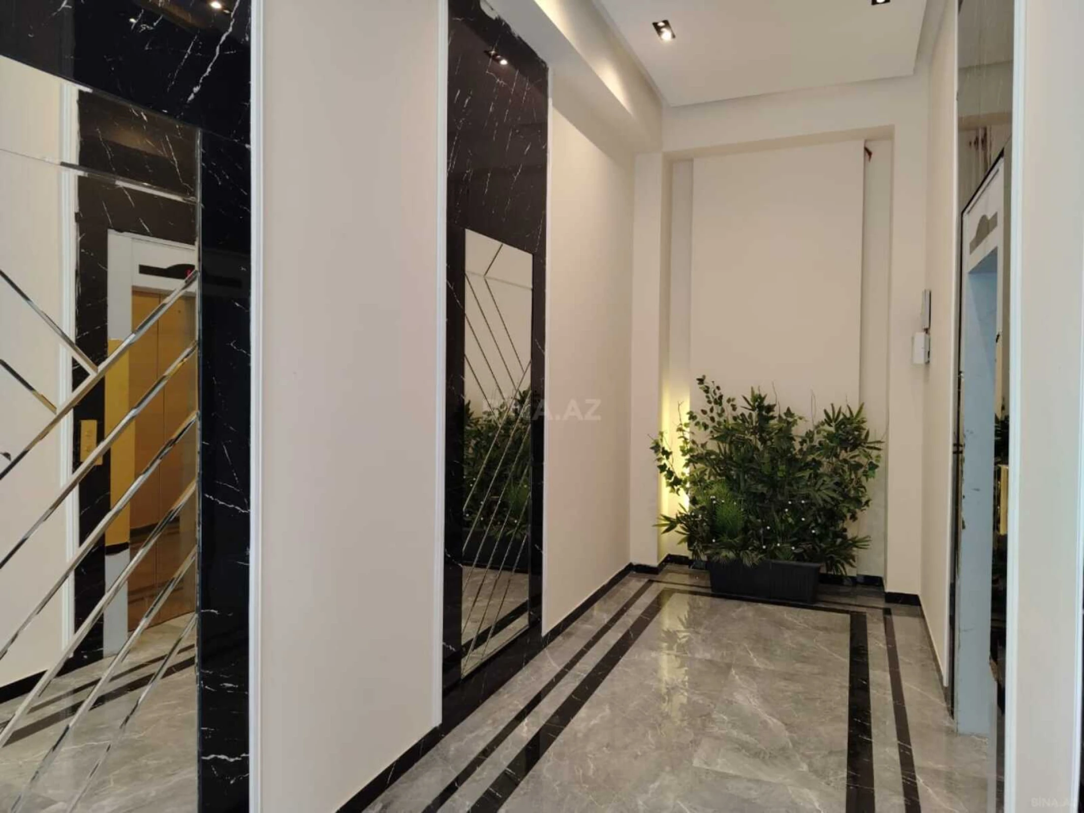 Satılır 3 otaqlı mənzil 163 m²