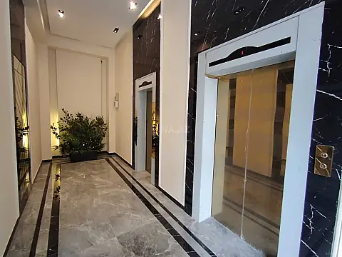 Satılır 3 otaqlı mənzil 163 m²