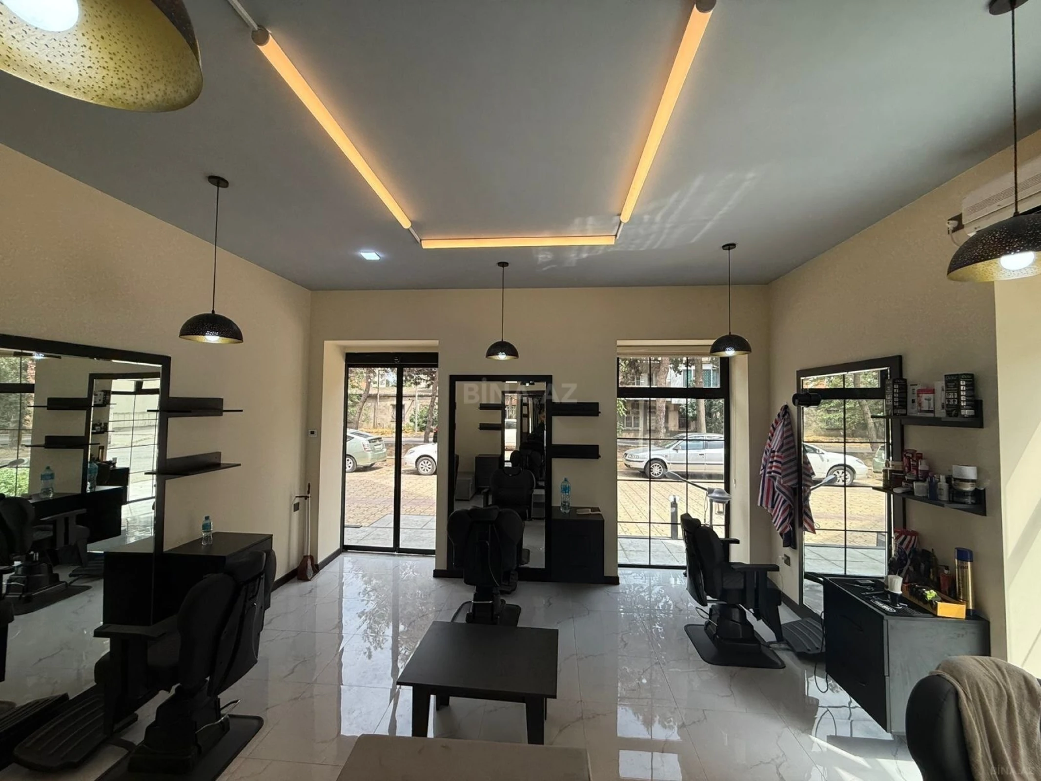 Satılır obyekt 200 m²