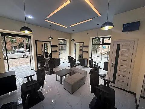 Satılır obyekt 200 m²